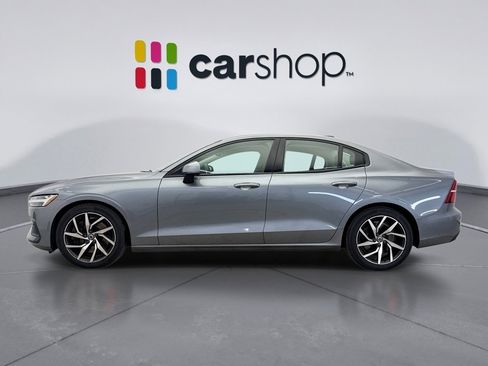 Used 2020 Volvo S60 T6 Momentum image 2