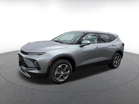 Used 2025 Chevrolet Blazer LT FWD image 8