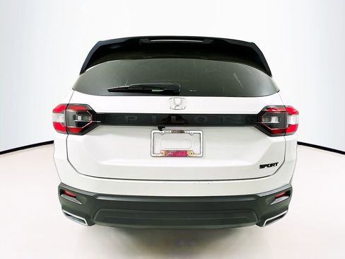 Certified 2025 Honda Pilot Sport image 4