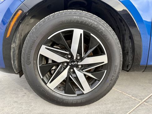 Used 2023 Kia Sorento EX w/ Panoramic Sunroof Package image 9