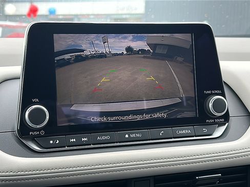 Certified 2025 Nissan Rogue SV image 32