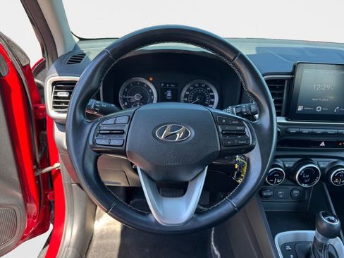 Used 2021 Hyundai Venue SEL image 11