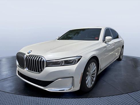 Used 2020 BMW 740i w/ Premium Package RWD image 2
