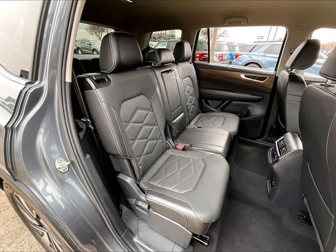 Used 2025 Volkswagen Atlas SE image 18