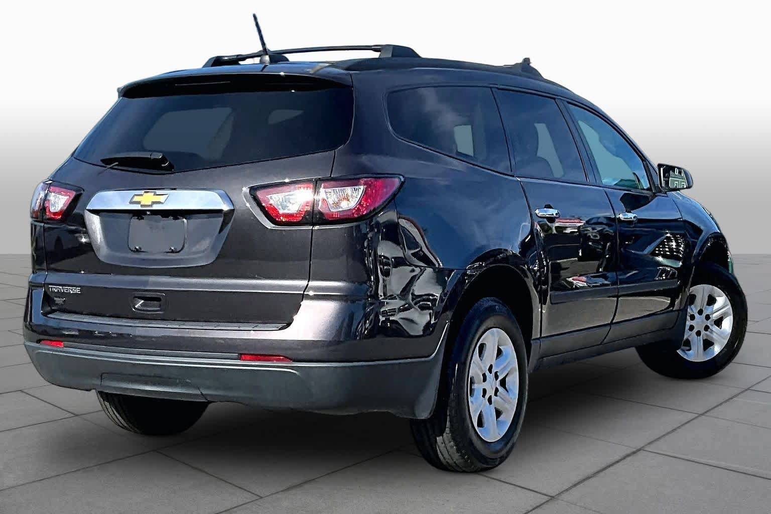 Used 2017 Chevrolet Traverse LS FWD image 13