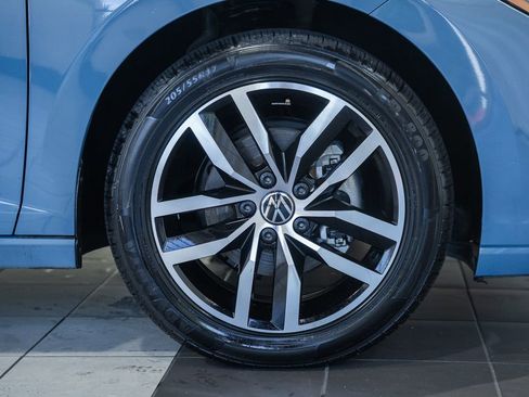 Used 2025 Volkswagen Jetta SE FWD image 14