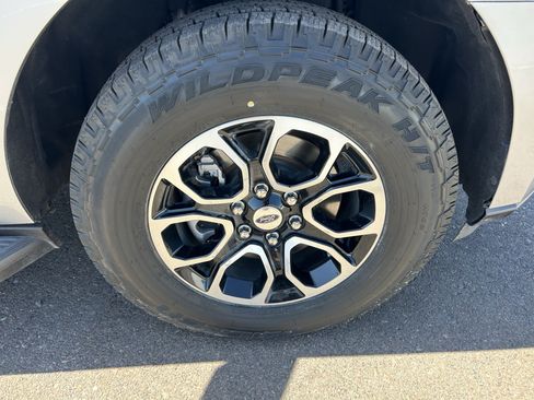 Used 2024 Ford Expedition XLT RWD image 9