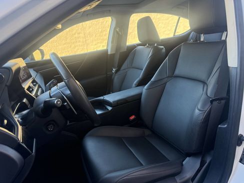 Used 2024 Lexus ES 300h w/ Premium Package image 11