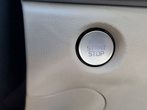 Used 2025 Kia Sorento EX w/ Panoramic Sunroof Package image 39