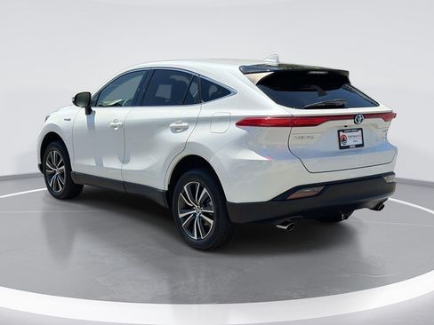 Used 2021 Toyota Venza LE AWD/4WD image 5