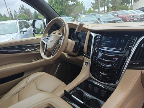 Used 2020 Cadillac Escalade Platinum AWD/4WD image 10