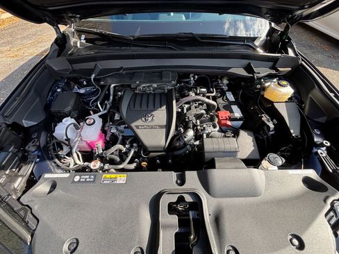 Used 2025 Toyota Grand Highlander XLE image 32