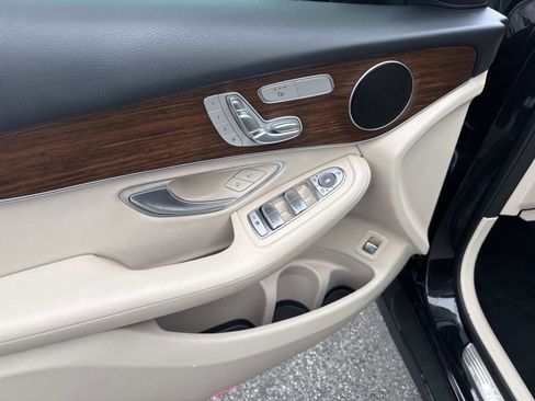 Used 2022 Mercedes-Benz GLC 300 4MATIC w/ Driver Assistance Package image 20