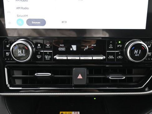 Used 2023 Toyota Highlander Platinum image 23