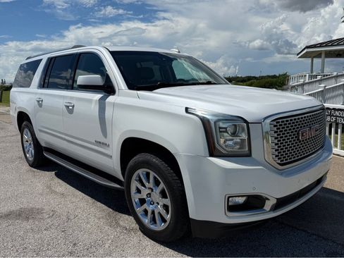 Used 2017 GMC Yukon XL Denali w/ Open Road Package RWD image 3