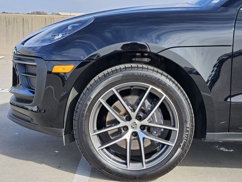 Certified 2025 Porsche Macan image 13