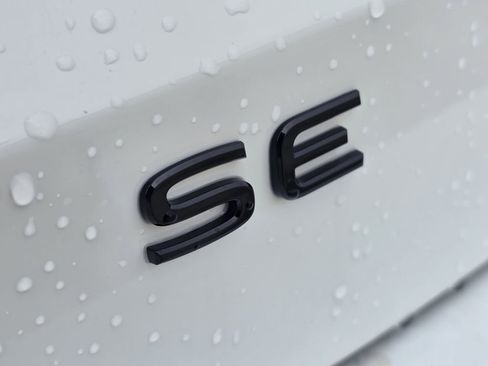 New 2026 Volkswagen Taos SE FWD image 8