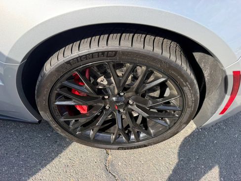 Used 2015 Chevrolet Corvette Z06 w/ 3LZ Preferred Equipment Group RWD image 29