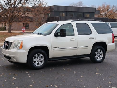 Used 2011 GMC Yukon SLT w/ SLT-2 Equipment Package image 10