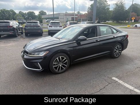 Used 2025 Volkswagen Jetta SE FWD image 7