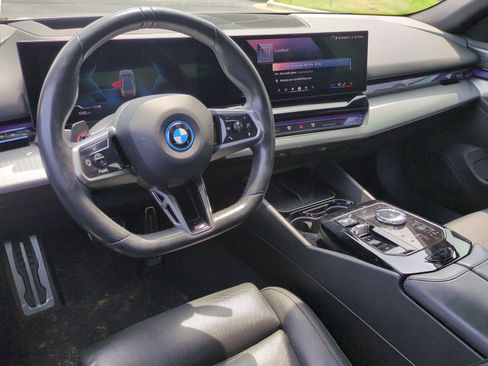 Used 2024 BMW i5 eDrive40i w/ Executive Package RWD image 29