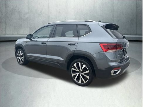 Used 2024 Volkswagen Taos SE FWD image 3