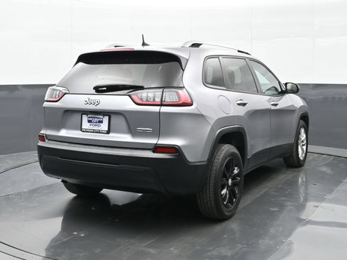 Used 2020 Jeep Cherokee Latitude w/ Cold Weather Group FWD image 4
