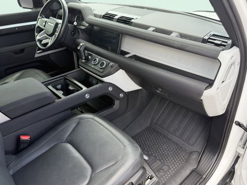 Used 2023 Land Rover Defender 90 S image 38