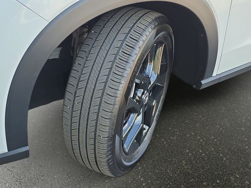 Certified 2025 Honda HR-V Sport image 30