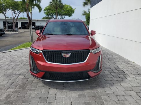 Used 2024 Cadillac XT6 Sport w/ Technology Package AWD/4WD image 2