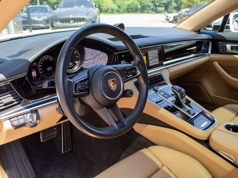 Used 2022 Porsche Panamera 4 w/ Premium Package image 11