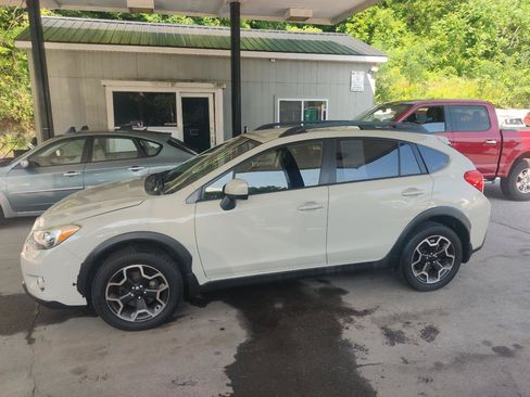 Used 2014 Subaru Crosstrek 2.0i Premium AWD/4WD image 3