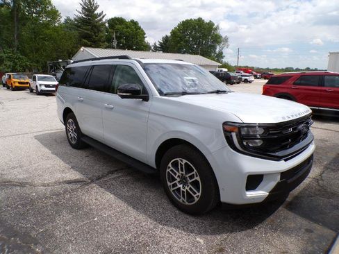 Used 2025 Ford Expedition Max Active AWD/4WD image 2