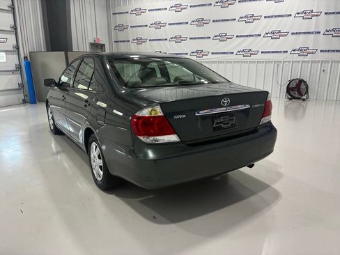 Used 2005 Toyota Camry LE FWD image 4