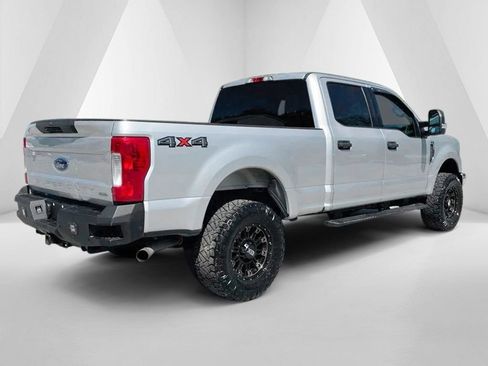 Used 2019 Ford F250 XLT w/ Snow Plow Prep Package AWD/4WD image 8