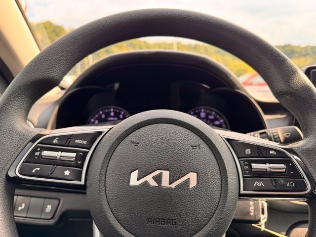 Used 2024 Kia Forte LXS w/ LXS Technology Package FWD image 18