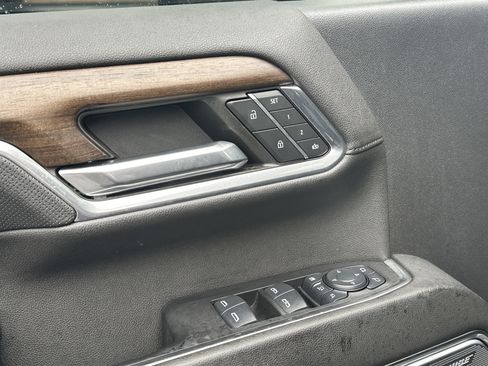 Used 2024 Chevrolet Silverado 2500 High Country w/ Midnight Edition image 13