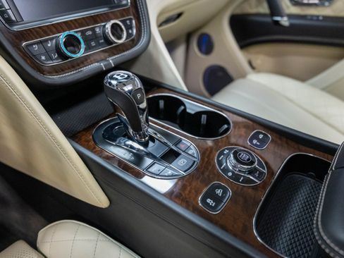 Used 2017 Bentley Bentayga AWD/4WD image 15