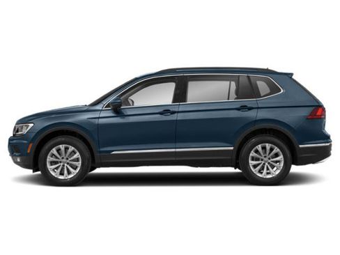 Used 2020 Volkswagen Tiguan SE w/ Panoramic Sunroof Package image 3
