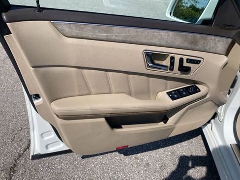 Used 2011 Mercedes-Benz E 350 4MATIC Sedan image 17