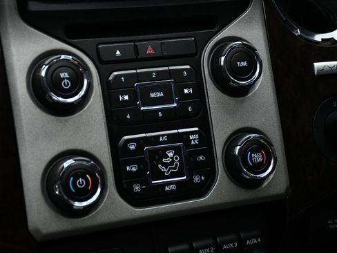 Used 2016 Ford F250 Platinum w/ FX4 Off-Road Package image 40