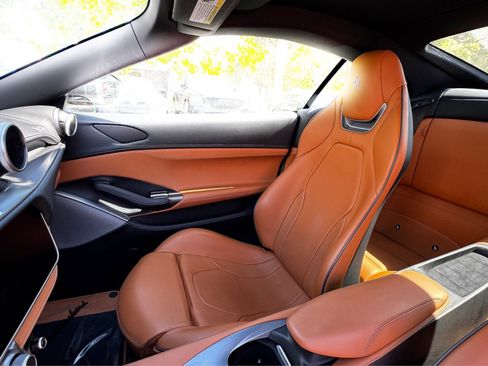Used 2019 Ferrari Portofino RWD image 18