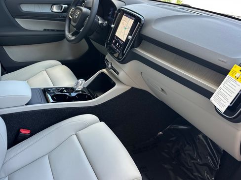 New 2026 Volvo XC40 B5 Ultra AWD/4WD image 12