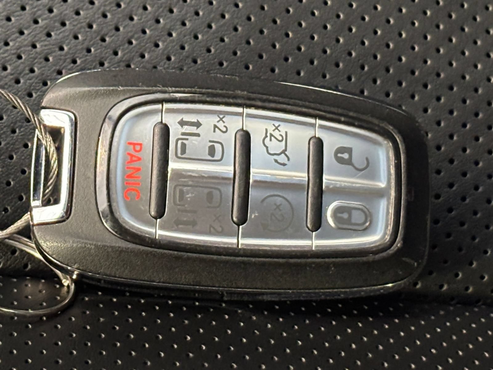 Used 2025 Chrysler Pacifica Limited FWD image 27