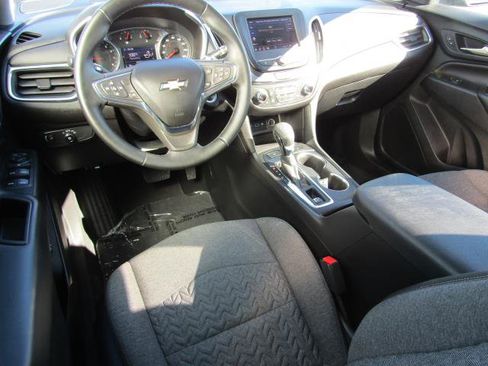 Used 2023 Chevrolet Equinox LT image 2
