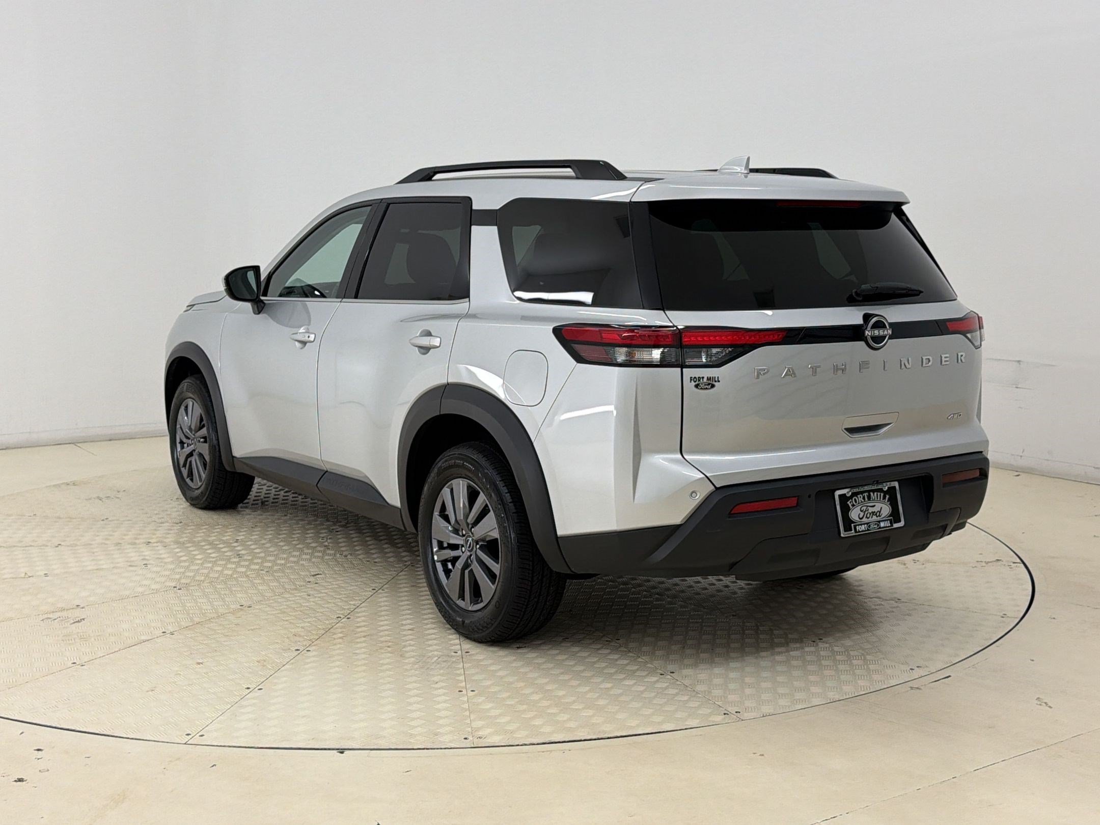 Used 2025 Nissan Pathfinder SV AWD/4WD image 3