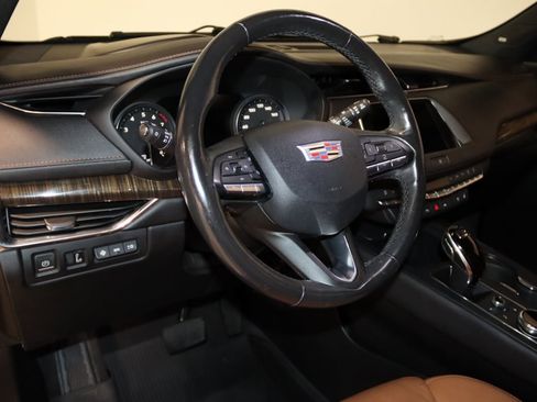 Used 2020 Cadillac XT4 Premium Luxury image 40
