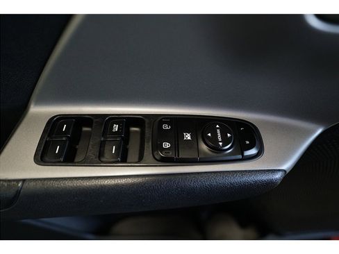 Used 2018 Kia Niro FE image 17