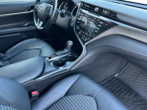 Certified 2020 Toyota Camry SE image 15