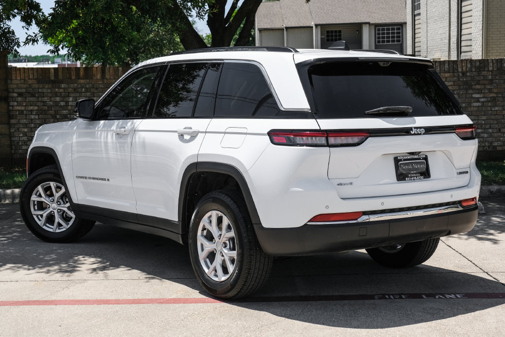 Used 2023 Jeep Grand Cherokee Limited w/ Luxury Tech Group II AWD/4WD image 19